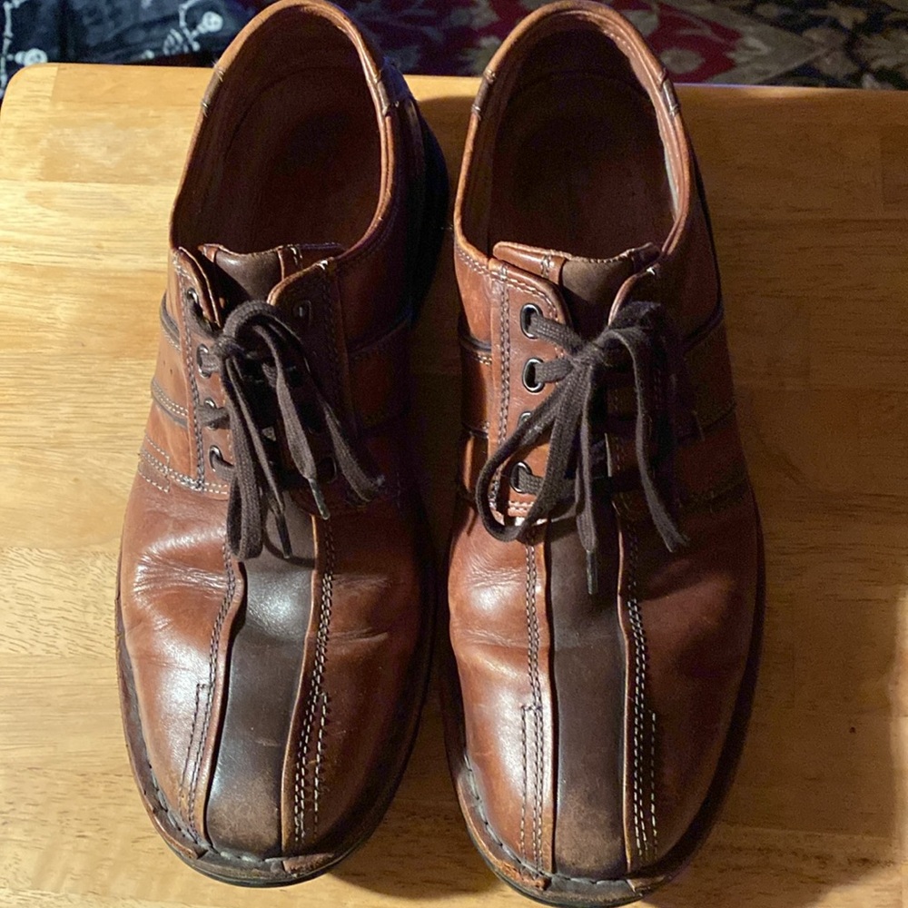 Clark size 10.5 mens brown dress shoes